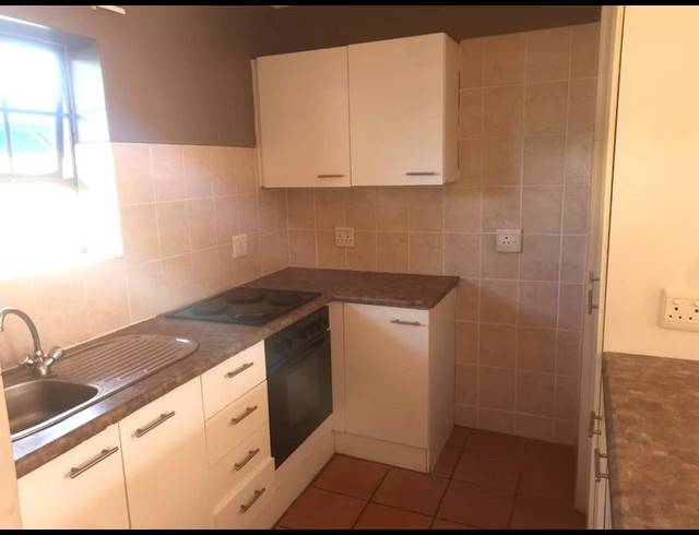 2 BEDROOM APARTMENT FOR SALE IN GEORGE SOUTH